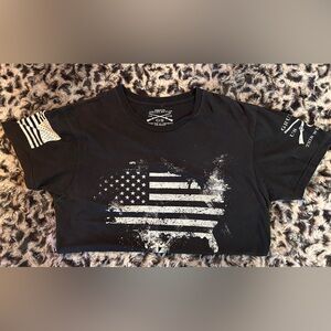 GRUNT STYLE medium T-shirt with distressed  flag